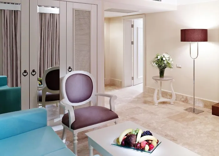 Paloma Pasha Özdere