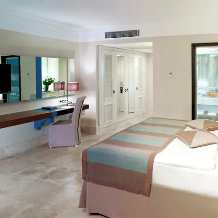 Complex Paloma Pasha